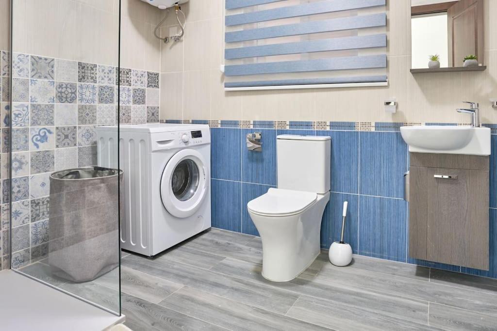 Two Bedroom Apartment In Xemxija, เซนต์พอลส์เบย์ ภายนอก รูปภาพ