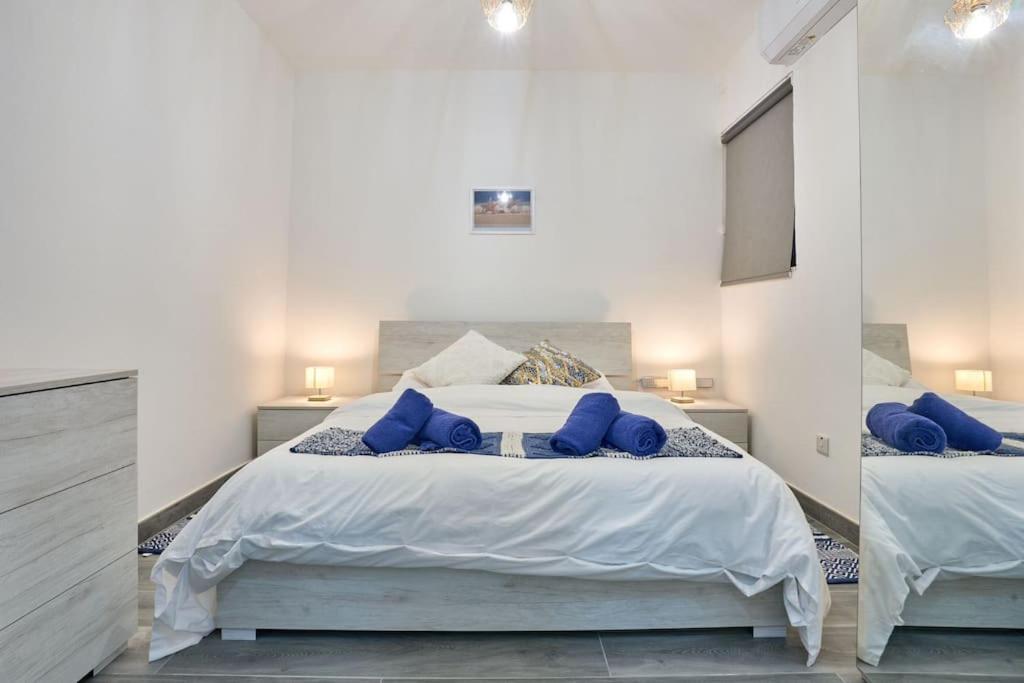 Two Bedroom Apartment In Xemxija, เซนต์พอลส์เบย์ ภายนอก รูปภาพ