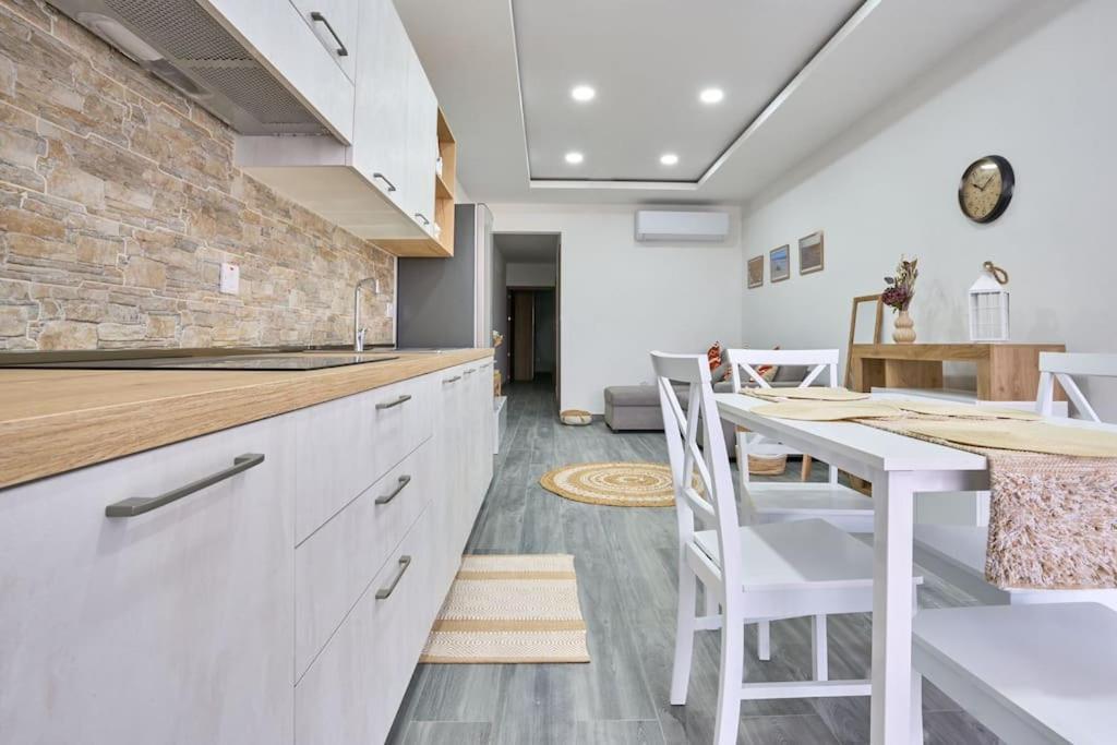 Two Bedroom Apartment In Xemxija, เซนต์พอลส์เบย์ ภายนอก รูปภาพ