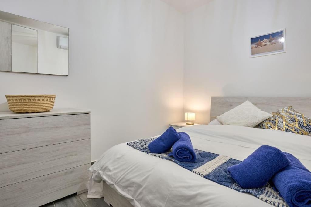 Two Bedroom Apartment In Xemxija, เซนต์พอลส์เบย์ ภายนอก รูปภาพ