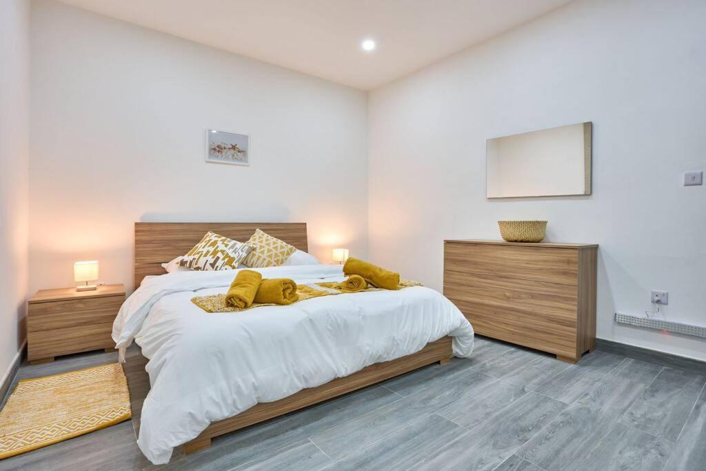Two Bedroom Apartment In Xemxija, เซนต์พอลส์เบย์ ภายนอก รูปภาพ