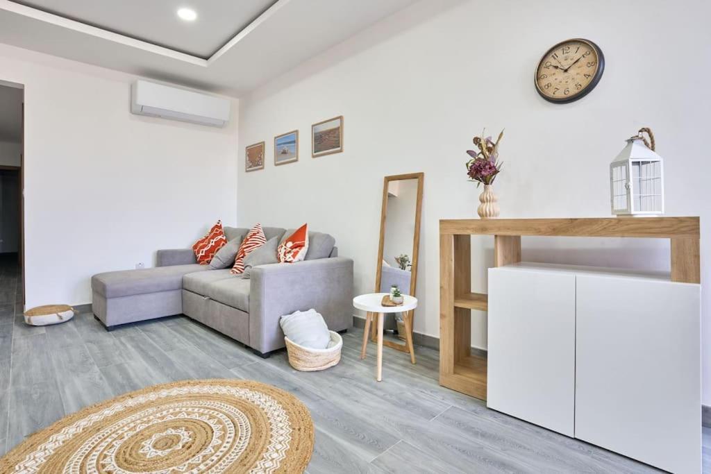 Two Bedroom Apartment In Xemxija, เซนต์พอลส์เบย์ ภายนอก รูปภาพ