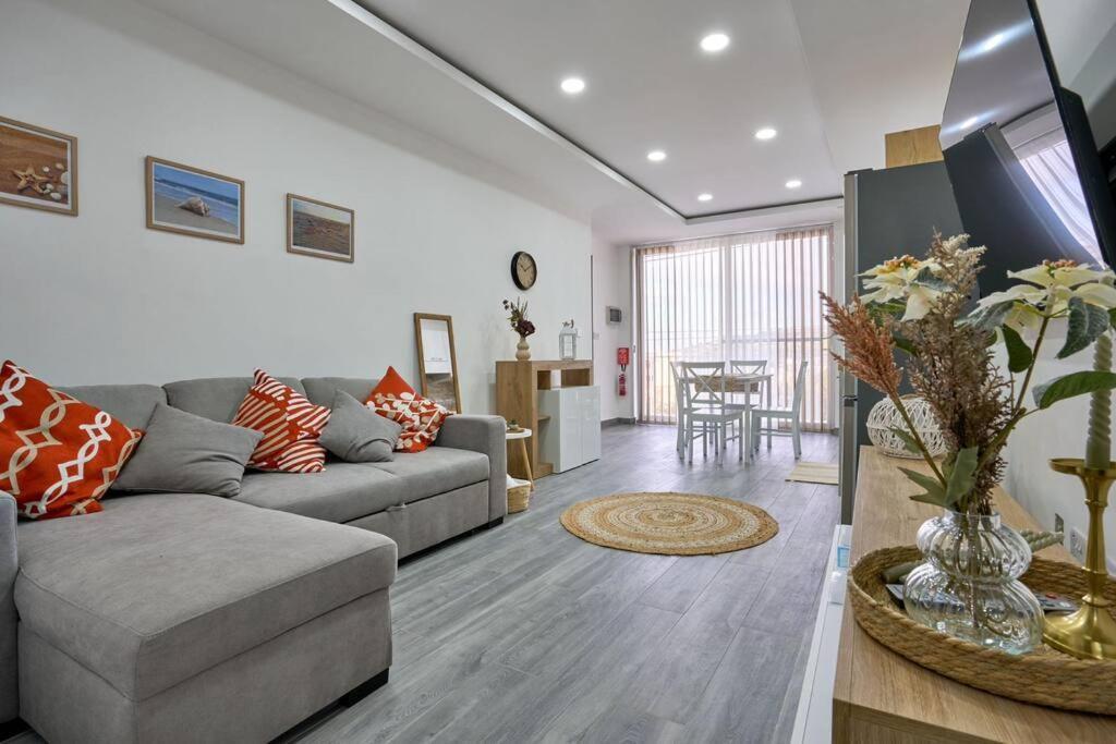 Two Bedroom Apartment In Xemxija, เซนต์พอลส์เบย์ ภายนอก รูปภาพ